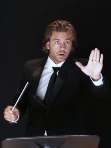 El director español Daniel Abad que interpretará Tutto Beethoven junto a Zhang.