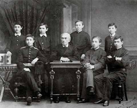 Zverev y sus estudiantes, de izquierda a derecha Samuelson, Scriabin, Maximov, Rajmáninov, Chernyaev, Keneman y Pressman.