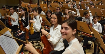 Silvia Sanz Torre dirige el concierto solidario de la Orquesta Infantil y Juvenil EOS