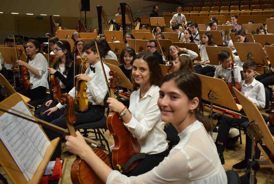 Silvia Sanz Torre dirige el concierto solidario de la Orquesta Infantil y Juvenil EOS