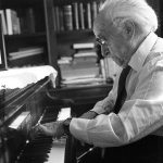 Joaquín Rodrigo al piano