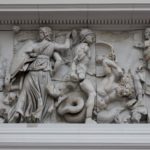 Artemisa lucha con los gigantes, Altar de Pérgamo