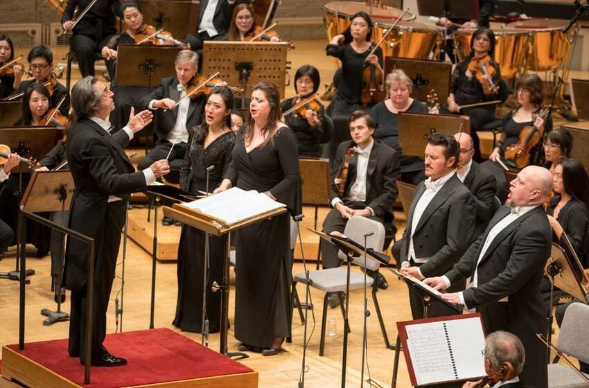 Daniela Barcellona con Riccardo Muti, cantando el Réquiem de Verdi en Chicago © Todd Rosenberg