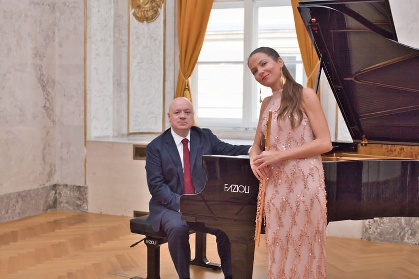 Elisabet Franch y Albert Guinovart durante la grabación en el Bank Austria Salon Im Alten Rathaus