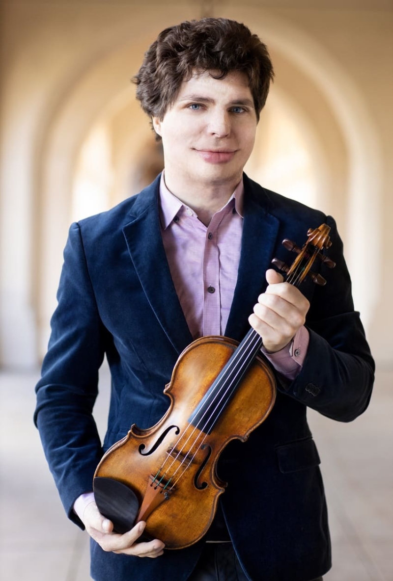 Augustin Hadelich debuta con la OFGC tocando el Concierto para violín de Brahms