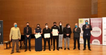 Los ganadores de Grado Superior junto a los miembros del jurado y el representante de Hinves