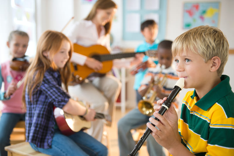 Los 25 beneficios que ofrece el aprendizaje de la música