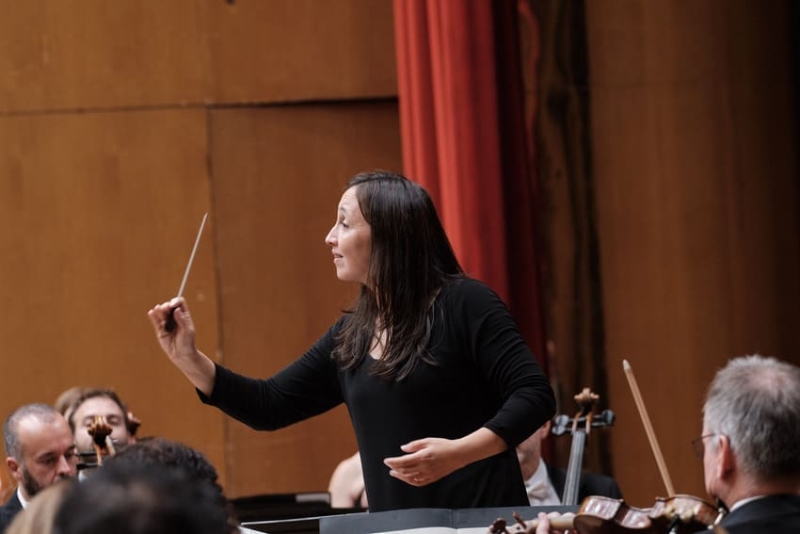 Joana Carneiro será principal directora invitada de la RFG