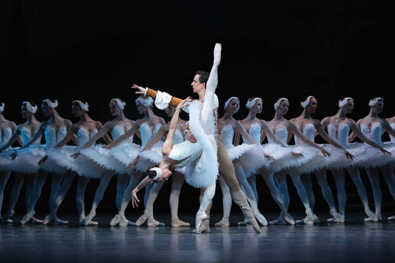 'El lago de los cisnes' en el Liceu, por el Ballet Nacional Checo