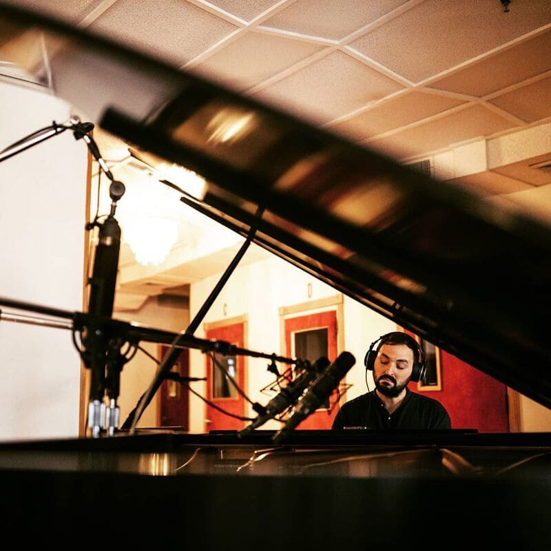 Lluís Capdevila en estudio de grabación © Joshg Goleman