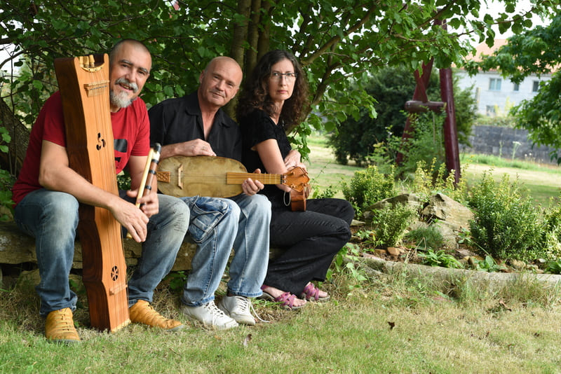 Nuevo disco del grupo Manseliña junto a Lindoro