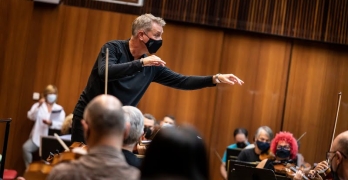 Alexander Liebreich y Maria João Pires abren la temporada de la Orquesta de València