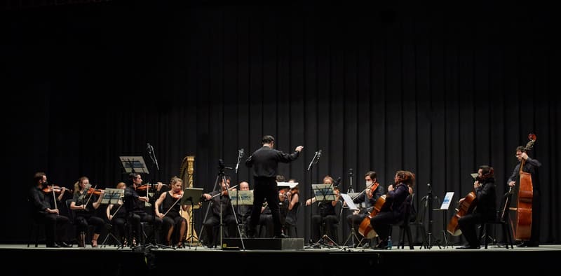 Entrevista al director Juan Paulo Gómez y al pianista Roberto Rúmenov con motivo de su concierto junto a la Iberian Sinfonietta