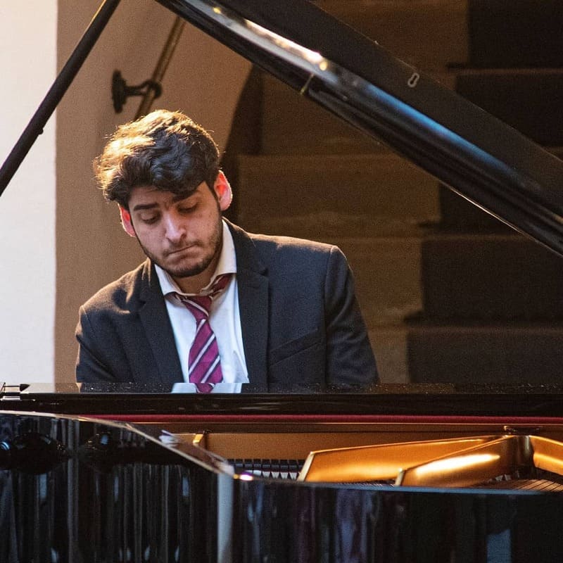 Entrevista al director Juan Paulo Gómez y al pianista Roberto Rúmenov con motivo de su concierto junto a la Iberian Sinfonietta