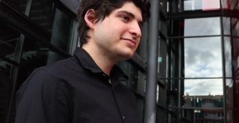 Roberto Rúmenov, ganador del Intercentros Melómano 2020, junto a Iberian Sinfonietta