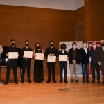 Los premiados de Grado Profesional junto a los miembros del jurado