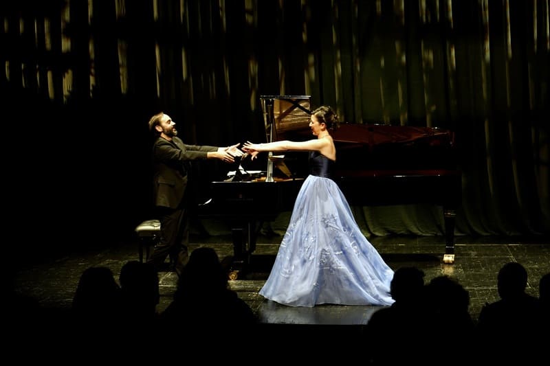 Rubén Fernández Aguirre Junto a Lisette Oropesa en el Teatro de la Maestranza de Sevilla, 2021 © Steven Harris