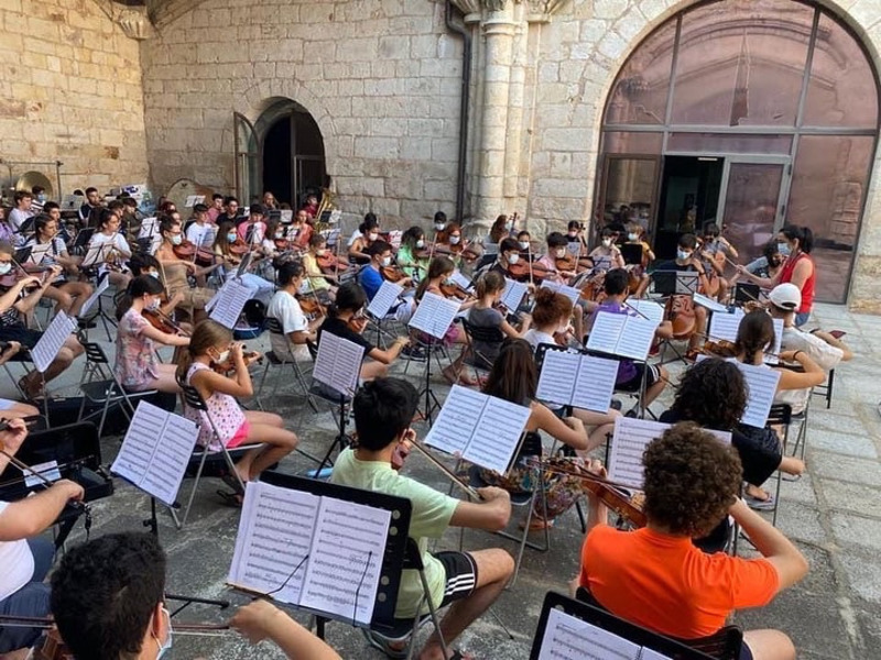 El EOS 22 reúne danza y música en su programa