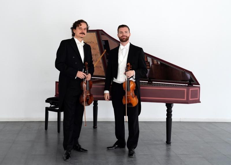 Los violinistas José Manuel Gil de Gálvez y Alejandro Manzano