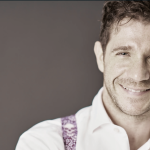 Andrés Salado, ante Pablo Sáinz Villegas y la OEX