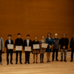 Los premiados de Grado Profesional junto a los miembros del jurado y patrocinadores