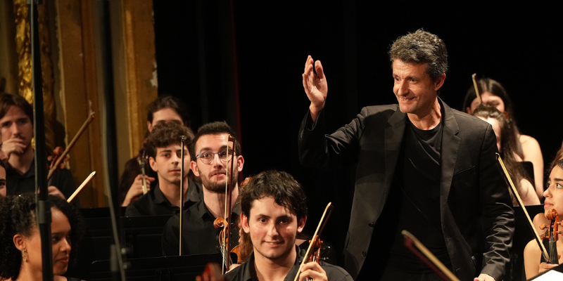 Rubén Gimeno con la Joven Orquesta de Euskal Herria