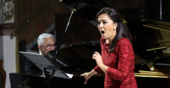 Auxiliadora Toledano rinde homenaje a la canción andaluza