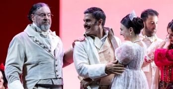 Carlos Álvarez con varios de los participantes en la primera edición de ÓEM en el ensayo general de El gitano por amor © Daniel Pérez - Teatro Cervantes