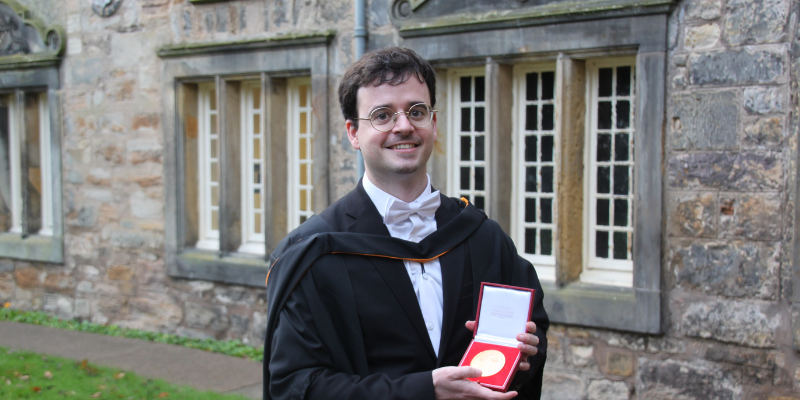 Luis Meseguer recibe la Principal’s Medal en Escocia